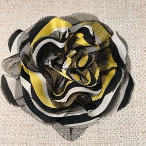 Pin Hair-clip Flower Yellow Black White Multi Petal Pin Medium